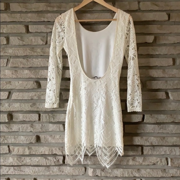 Lace dress - Picture 2 of 4